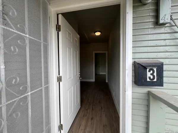 $1,000 | 107 Stanley Court, Unit 3, San Antonio, TX 78214