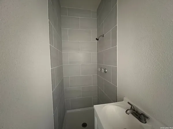 $1,000 | 107 Stanley Court, Unit 3, San Antonio, TX 78214