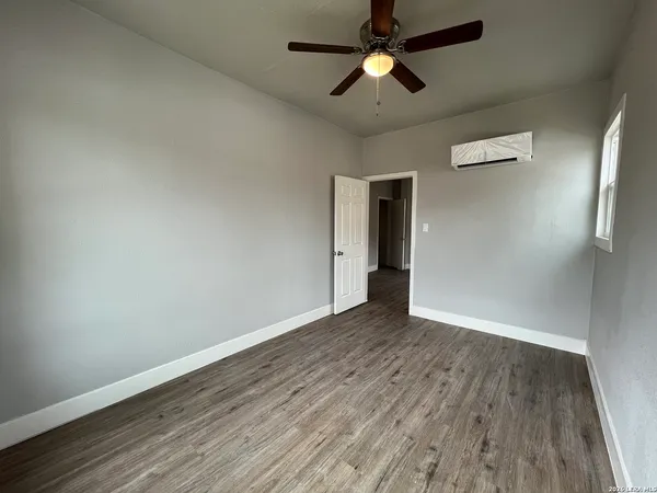 $1,000 | 107 Stanley Court, Unit 3, San Antonio, TX 78214