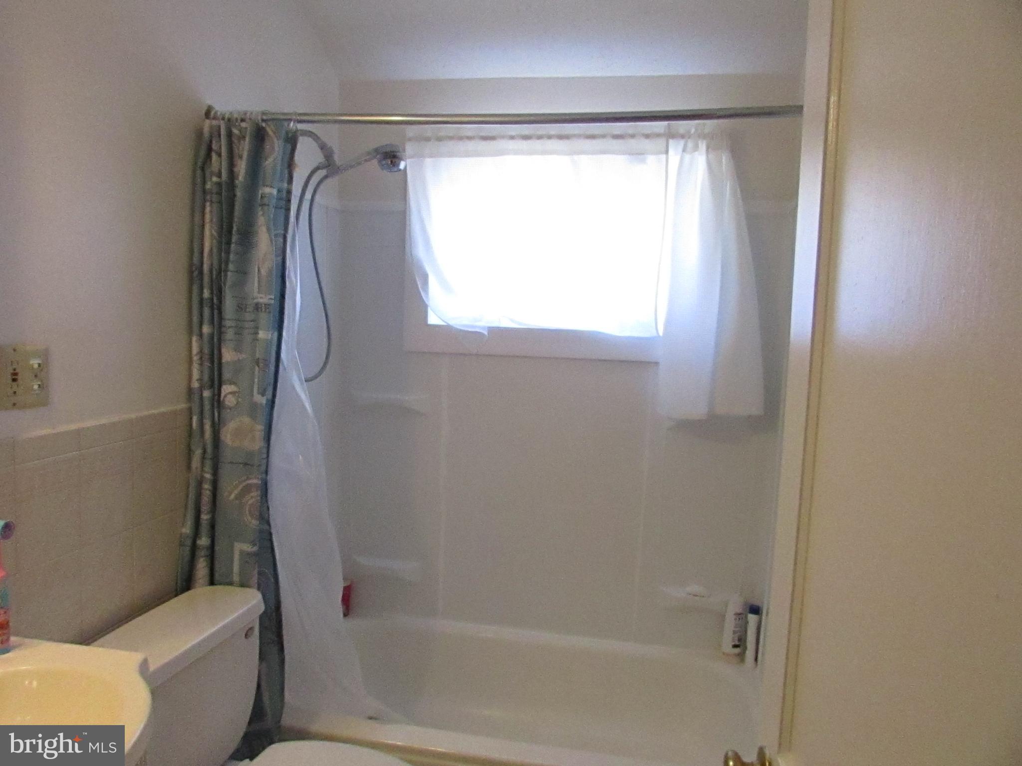8268 Kavanagh Road Baltimore, MD 21222 - Photo 19 of 30 UPSTAIRS FULL BATH