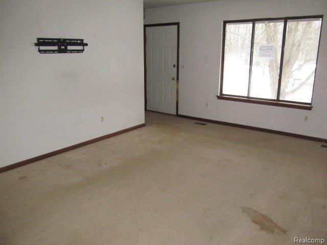 2867 White Lake Road Highland, MI 48356 - Photo 14 of 25 2867 WHITE LK RD HIGHLAND (24).J
