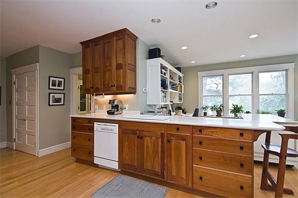 32 Ridgeway Avenue Needham, MA 02492 - Photo 3 of 29