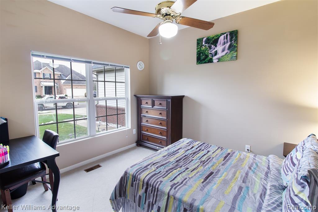 2052 Lagoon Drive Rochester, MI 48309 - Photo 26 of 32