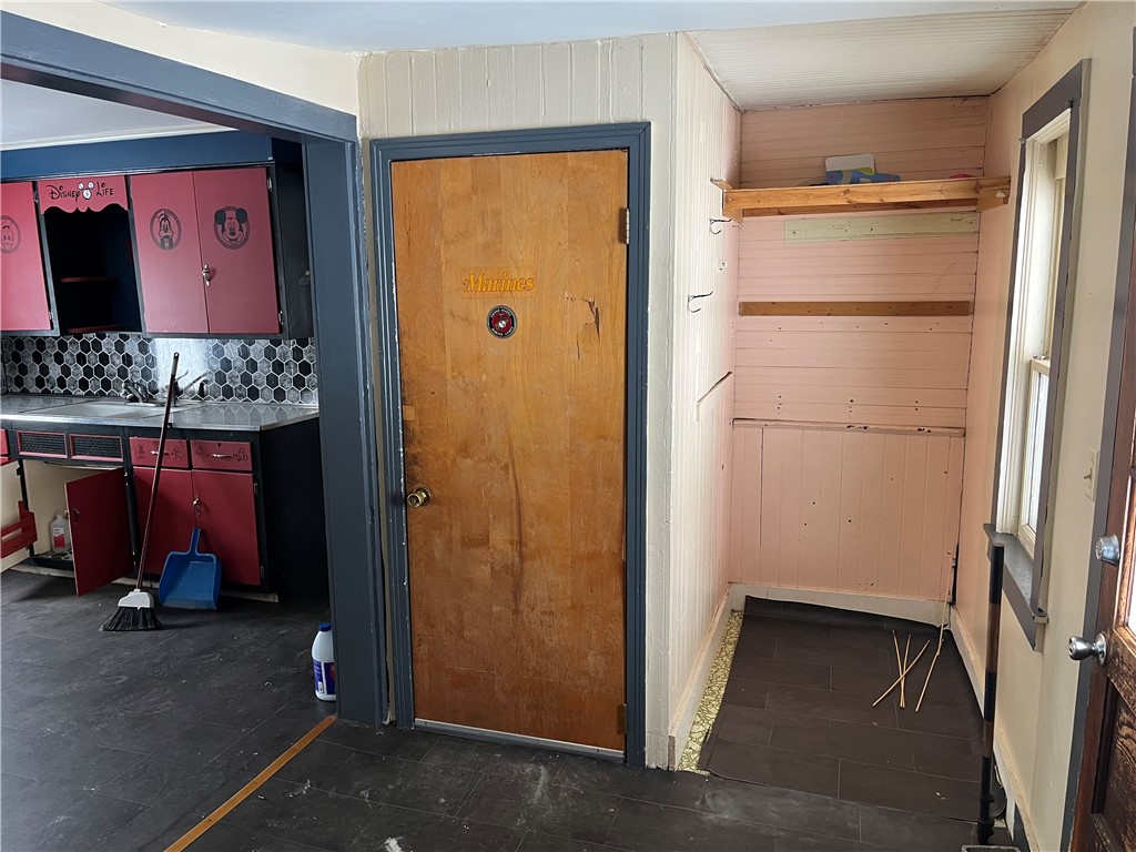 42 Seminary Street Auburn, NY 13021 - Photo 2 of 15