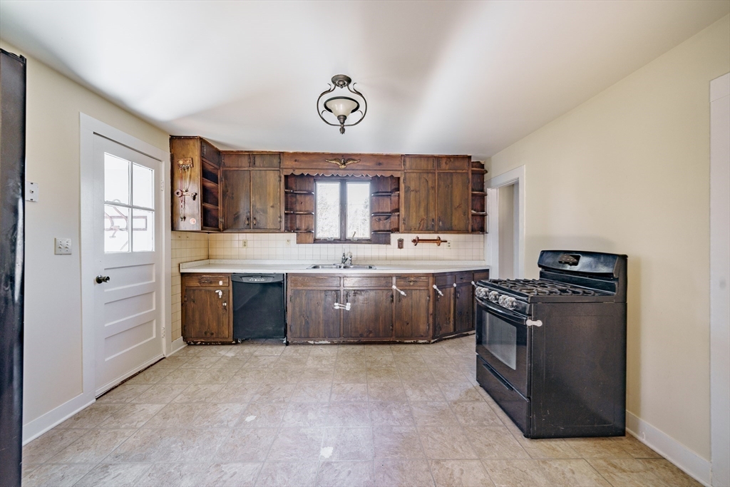 1665 Main Road Granville, MA 01034 - Photo 15 of 38
