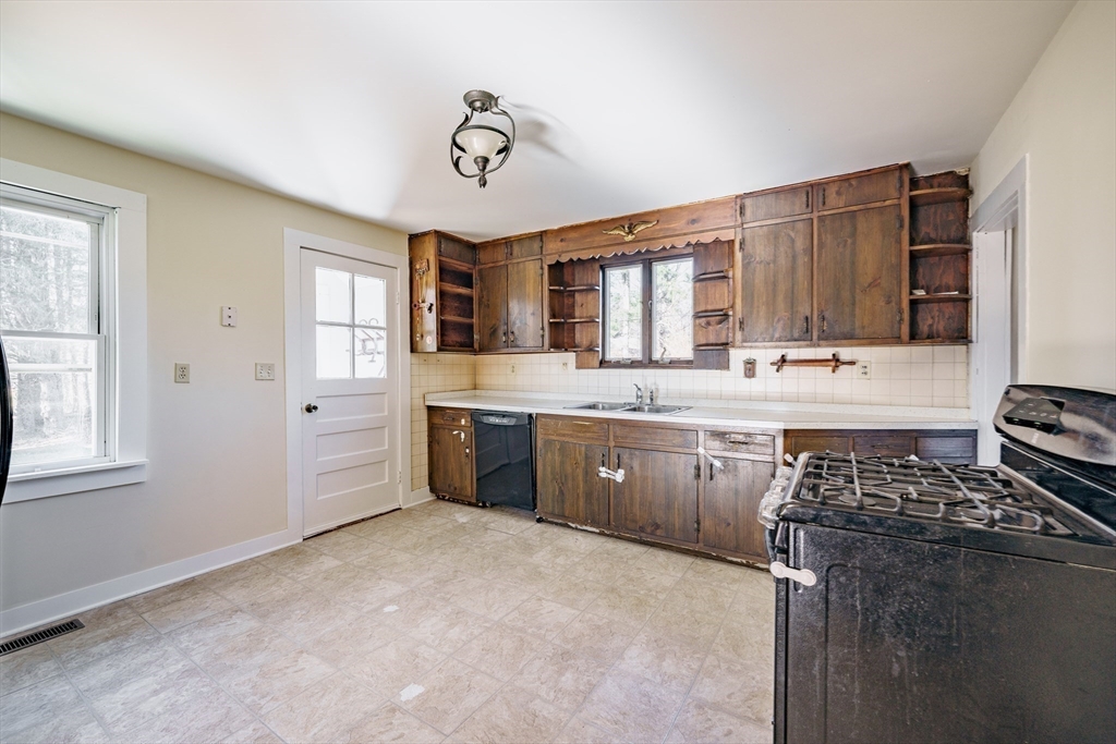 1665 Main Road Granville, MA 01034 - Photo 16 of 38