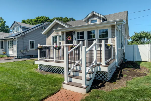 $699,999 | 156 Fairview Avenue, Bayport, NY 11705