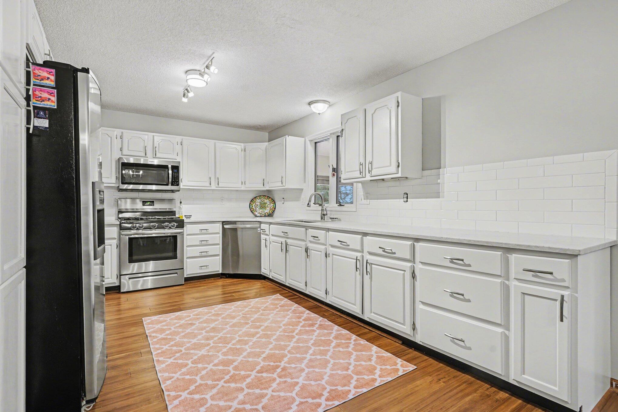 17247 North Fruitport Road Spring Lake, MI 49456 - Photo 11 of 50 009_file_4543