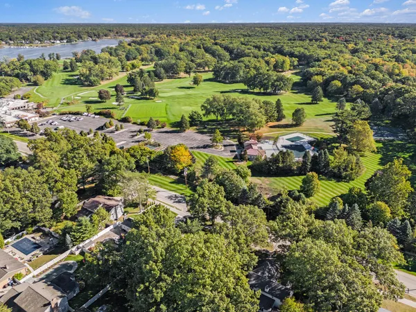 $469,000 | 17247 North Fruitport Road, Spring Lake, MI 49456