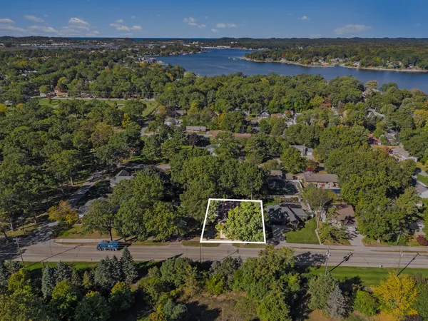 $469,000 | 17247 North Fruitport Road, Spring Lake, MI 49456