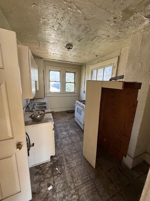 3900 Colonial Avenue Dallas, TX 75215 - Photo 10 of 15 a view of a kitchen with fridge and wooden floor