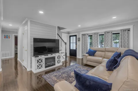 $800,000 | 31 Apple Lane, Commack, NY 11725