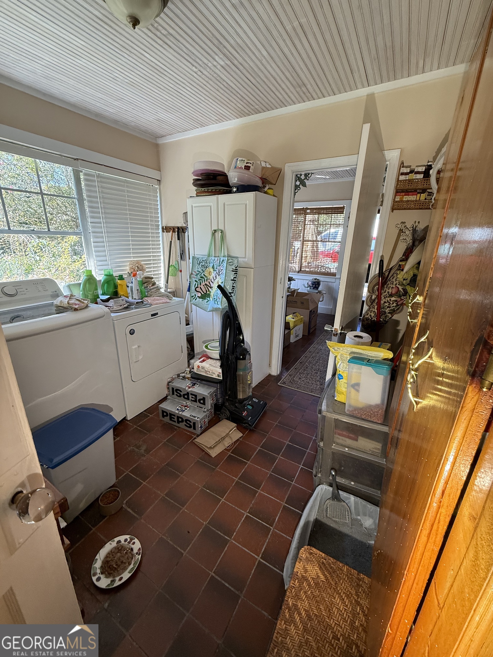 360 Edison Street Menlo, GA 30731 - Photo 32 of 64 a room with furniture and a window