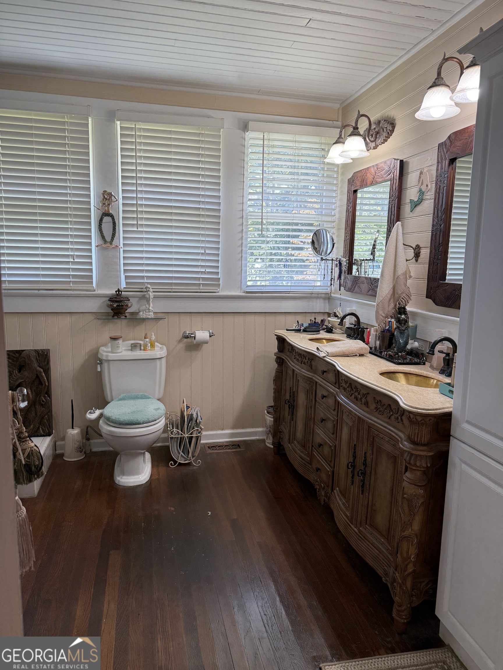 360 Edison Street Menlo, GA 30731 - Photo 57 of 64 a bathroom with a double vanity sink toilet and a tub