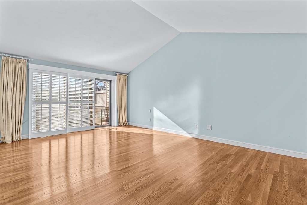 7 Wainwright Road, Unit 8 Winchester, MA 01890 - Photo 18 of 37