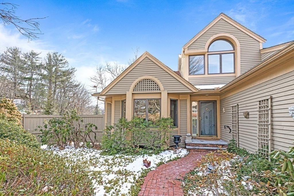 7 Wainwright Road, Unit 8 Winchester, MA 01890 - Photo 34 of 37