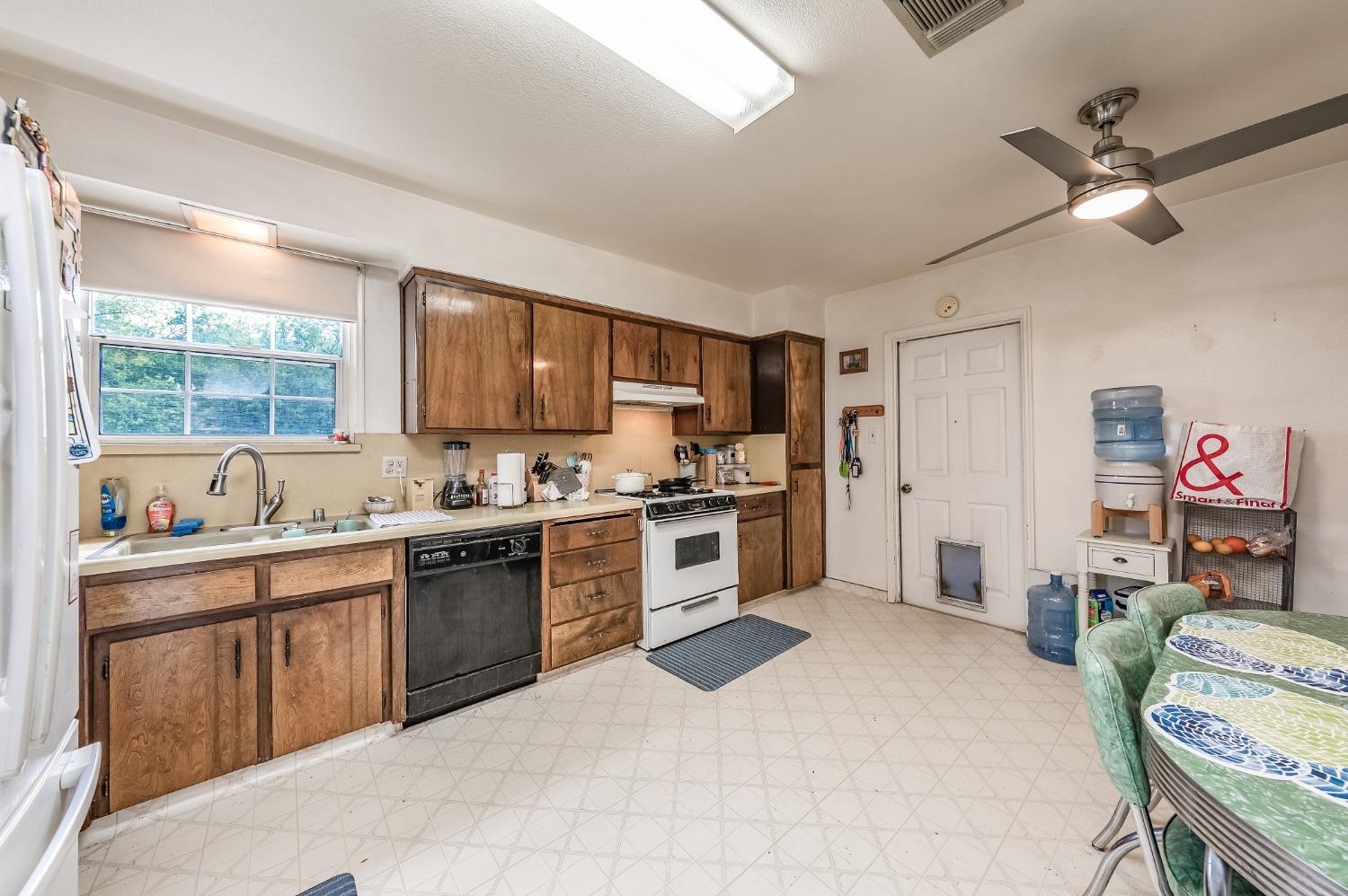 103 B Street Lemoore, CA 93245 - Photo 18 of 37