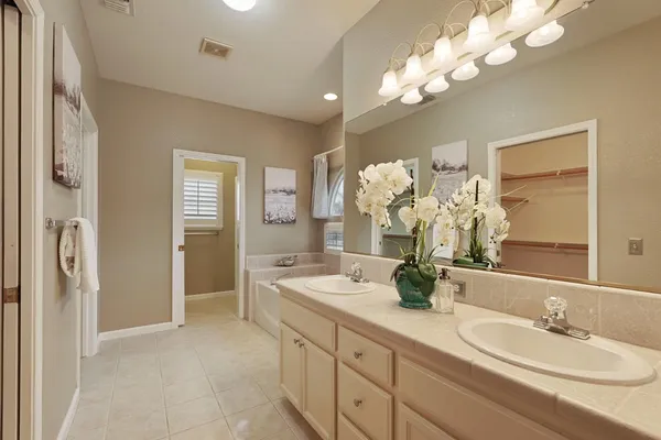 $875,000 | 2501 Leonatus Avenue, Modesto, CA 95355