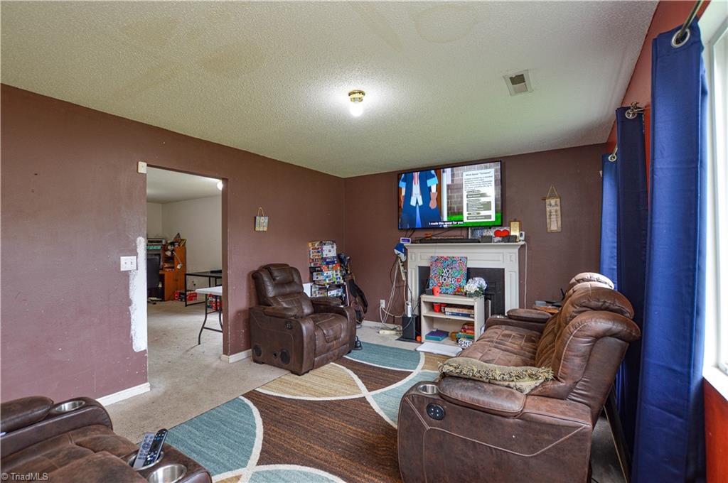 3823 Banbridge Drive High Point, NC 27260 - Photo 5 of 16