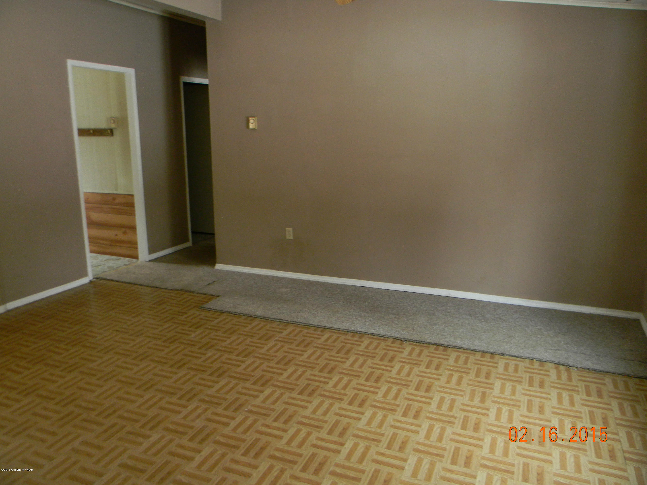 4 Blue Spruce Road Albrightsville, PA 18210 - Photo 2 of 15 Living Room