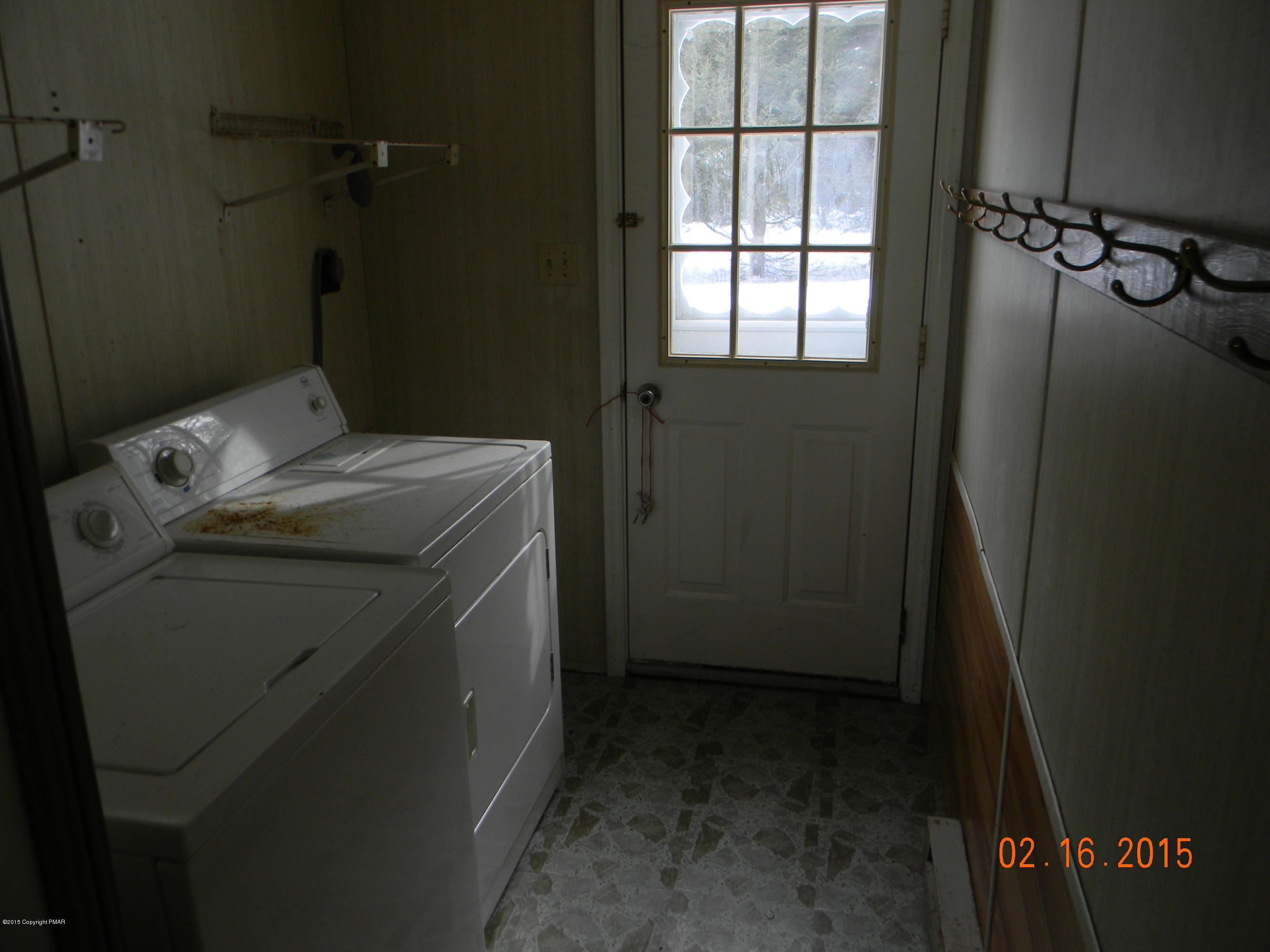 4 Blue Spruce Road Albrightsville, PA 18210 - Photo 8 of 15 Laundry/Mud Room