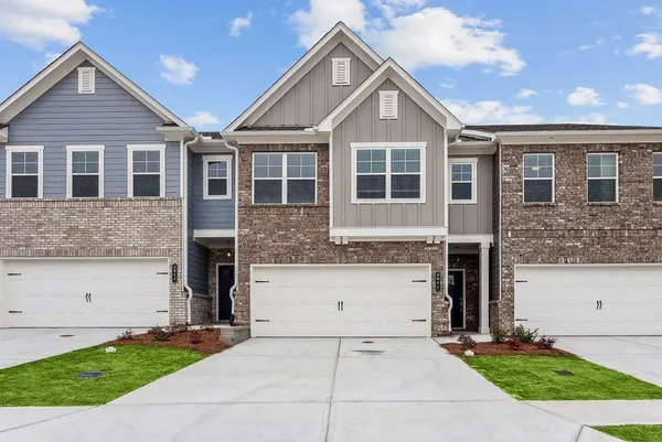 $2,025 | 352 Stately Oaks Court, Unit WESTPORT, Hoschton, GA 30548