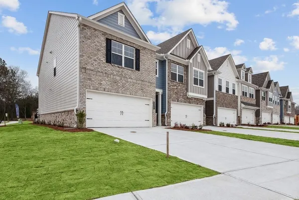$2,025 | 352 Stately Oaks Court, Unit WESTPORT, Hoschton, GA 30548