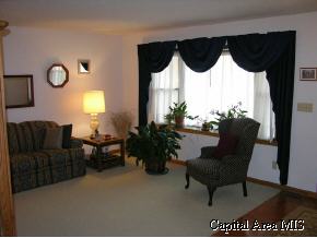 121 Potomac Road Rochester, IL 62563 - Photo 3 of 9