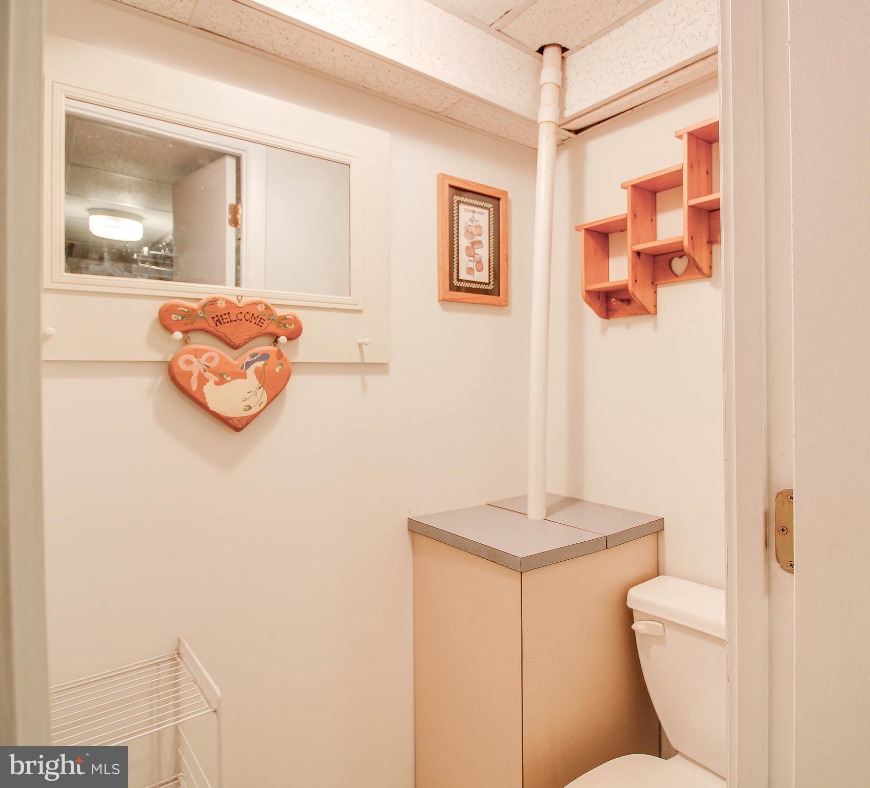 5649 Chelwynd Road Halethorpe, MD 21227 - Photo 32 of 44 a bathroom with a toilet sink and mirror