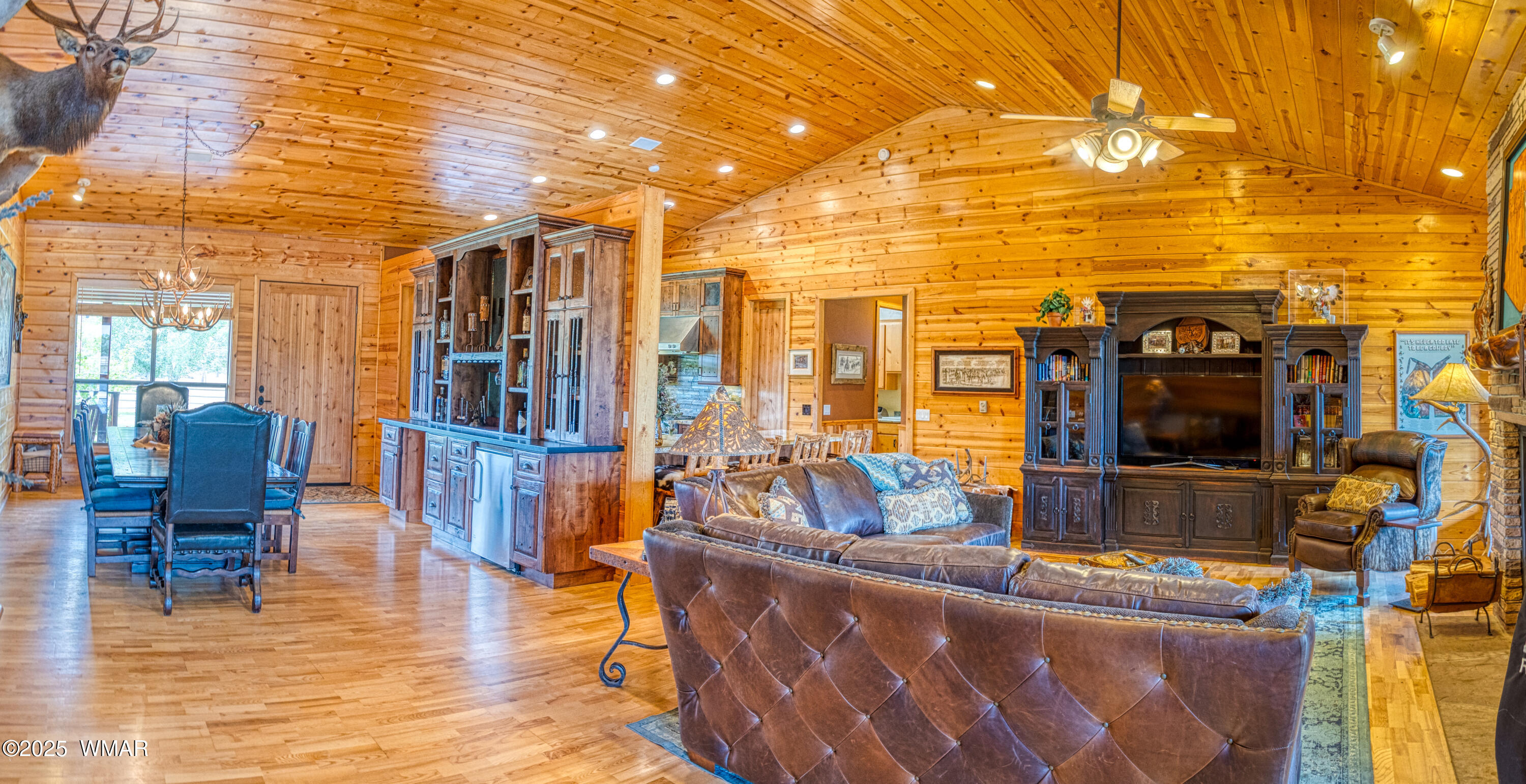 422 Sponseller Siding Road Pinetop, AZ 85935 - Photo 19 of 84 Living and Dining Areas