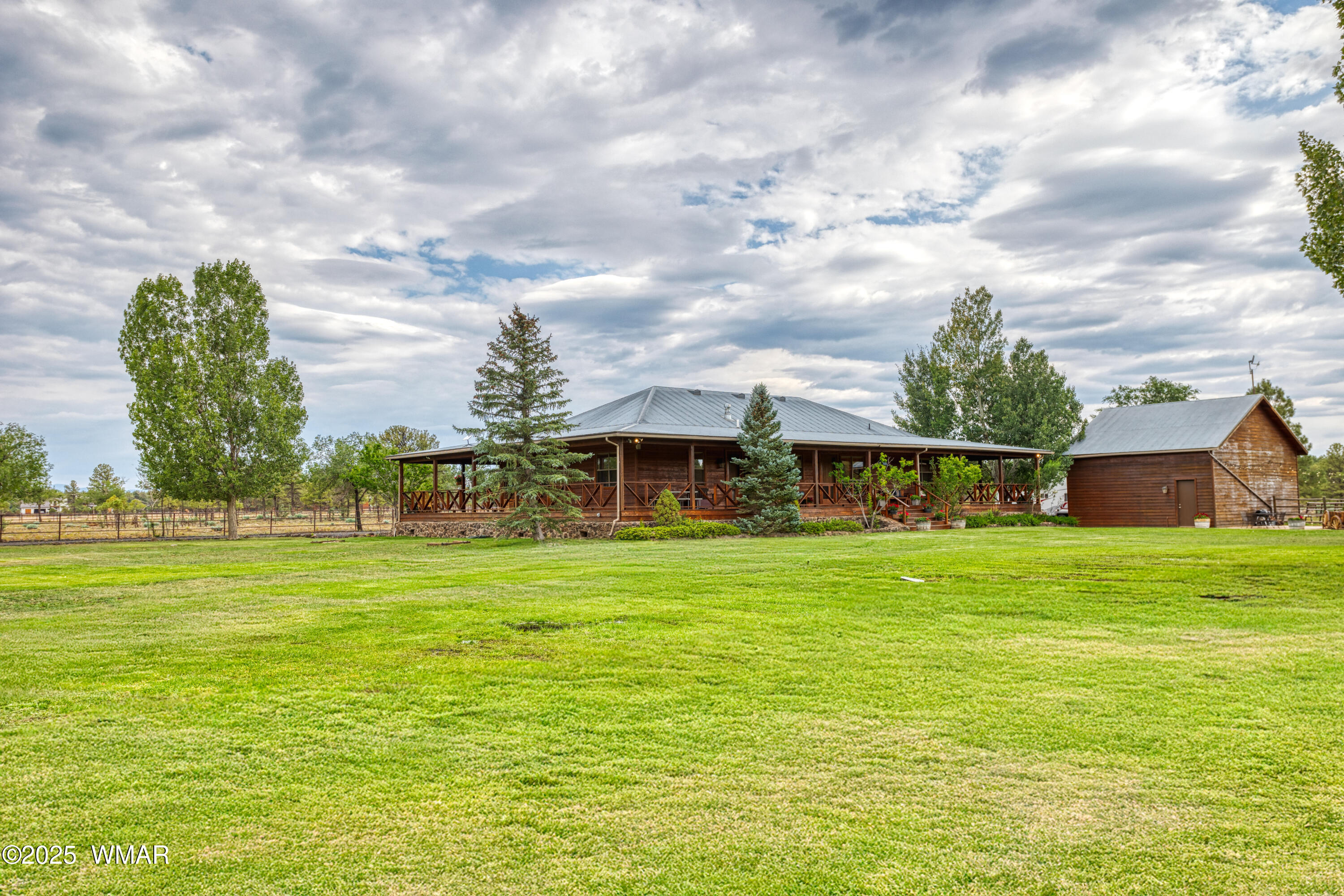 422 Sponseller Siding Road Pinetop, AZ 85935 - Photo 70 of 84 Back View of the House and Garage