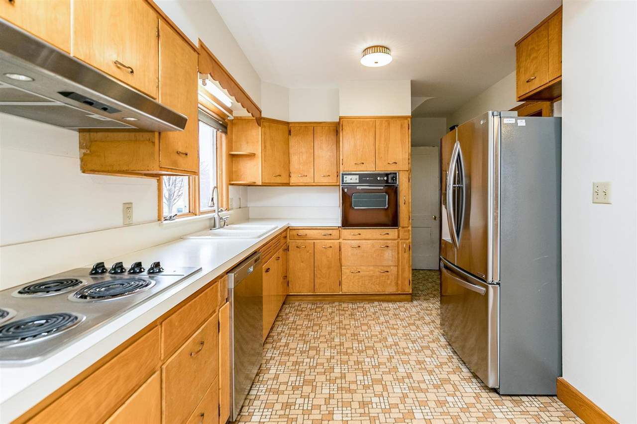 935 Oakland Road Northeast Cedar Rapids, IA 52402 - Photo 13 of 29 Gallery Image 13