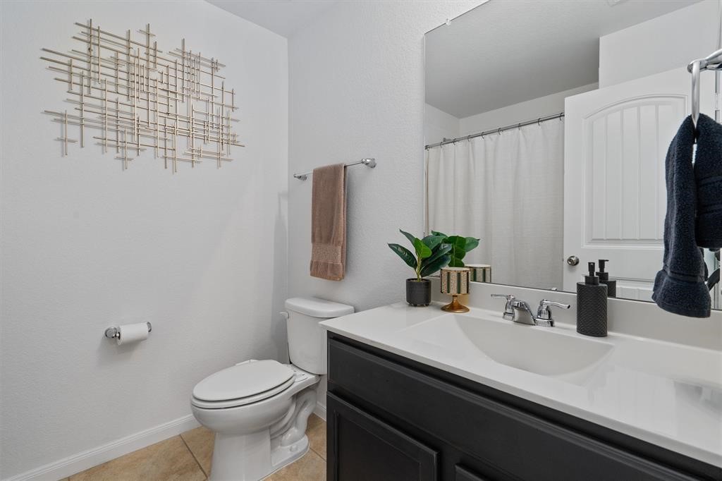 10308 Hatton Lane Austin, TX 78754 - Photo 21 of 25 Full bathroom with clean finishes, ample vanity space, and a functional layout for everyday use.