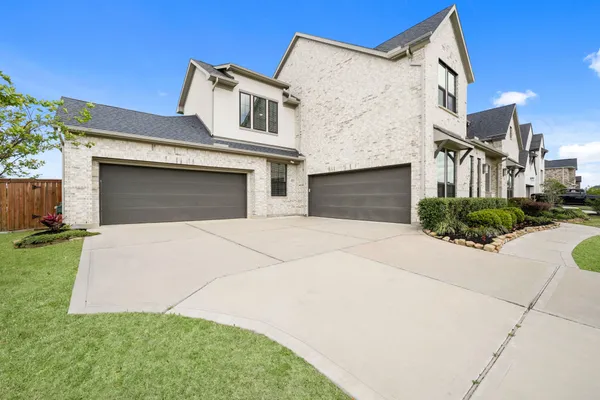 $1,200,000 | 320 Waters Landing Lane, Katy, TX 77493