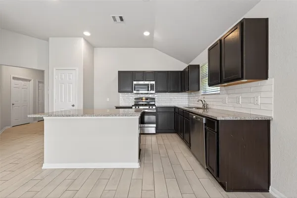 $2,050 | 2122 Artic Loon Drive, Conroe, TX 77385