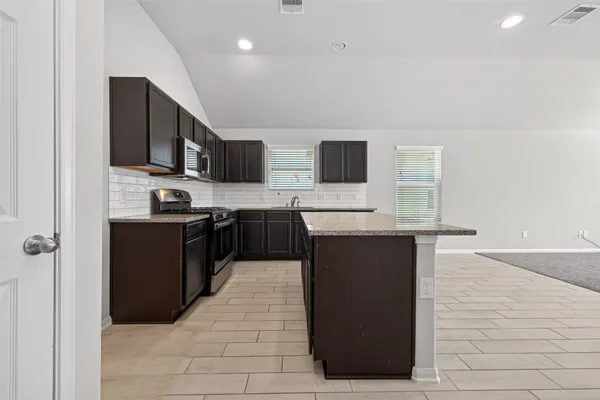 $2,050 | 2122 Artic Loon Drive, Conroe, TX 77385