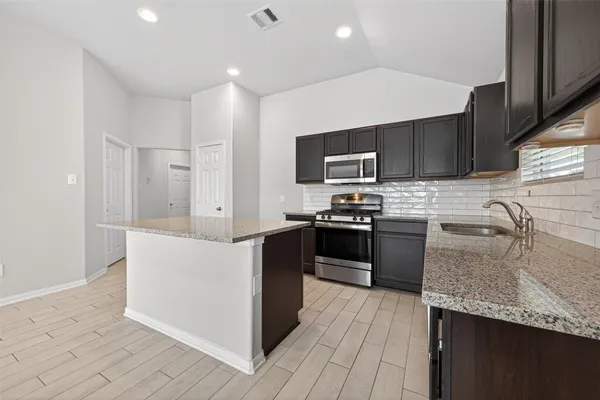 $2,050 | 2122 Artic Loon Drive, Conroe, TX 77385