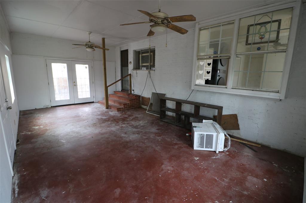 2332 Simpson Street Paris, TX 75460 - Photo 6 of 16 a view of a hallway with windows