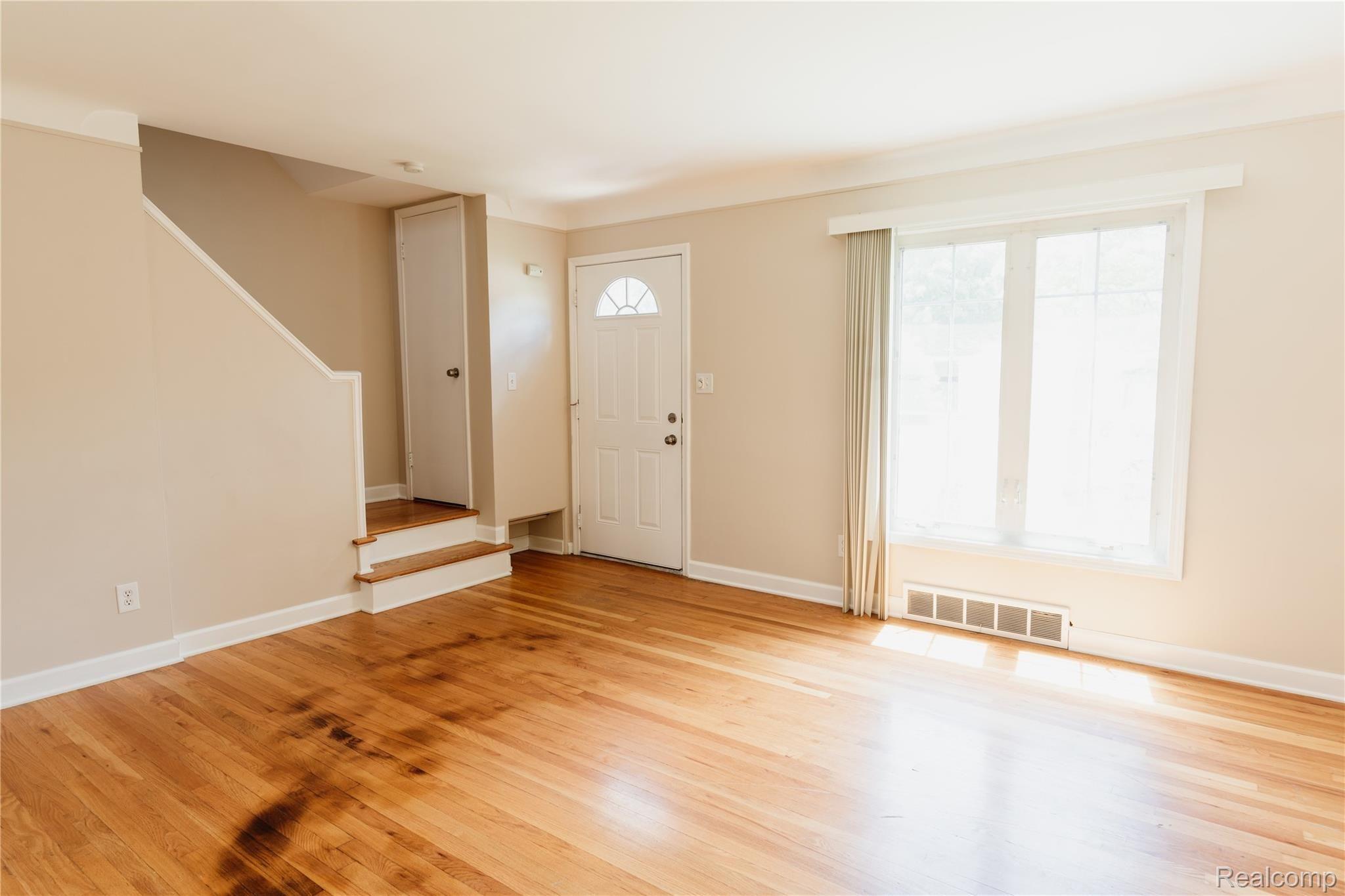 1526 West Webster Road Royal Oak, MI 48073 - Photo 7 of 38 1526-W-Weber-Rd-Royal-Oak-4.jpg