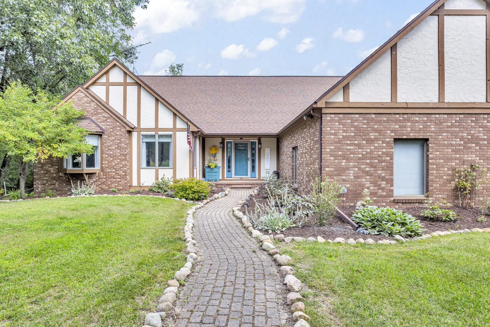 19272 Sandborn Road Manchester, MI 48158 - Photo 3 of 65 0N0A2311