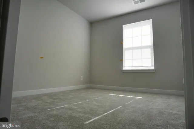 a view of empty room with window