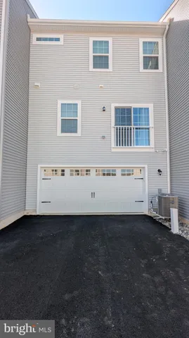 a view of a livingroom with an empty space