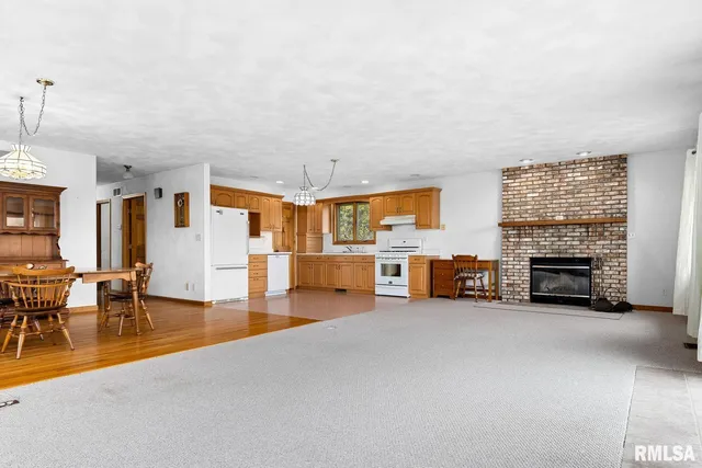 $420,000 | 2807 East Truitt Road, Chillicothe, IL 61523