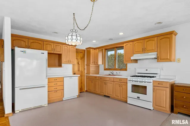 $420,000 | 2807 East Truitt Road, Chillicothe, IL 61523