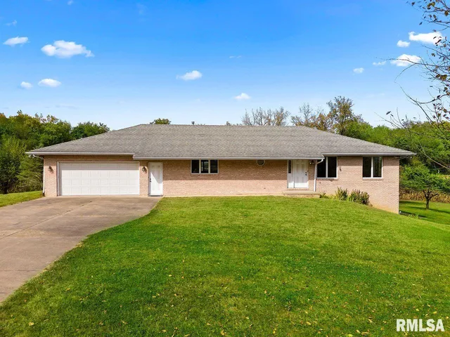 $420,000 | 2807 East Truitt Road, Chillicothe, IL 61523