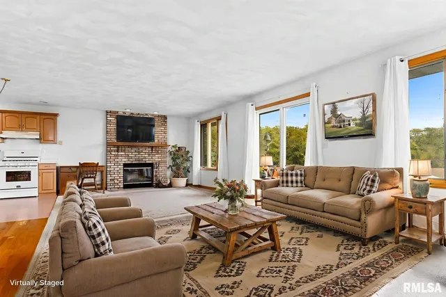 $420,000 | 2807 East Truitt Road, Chillicothe, IL 61523