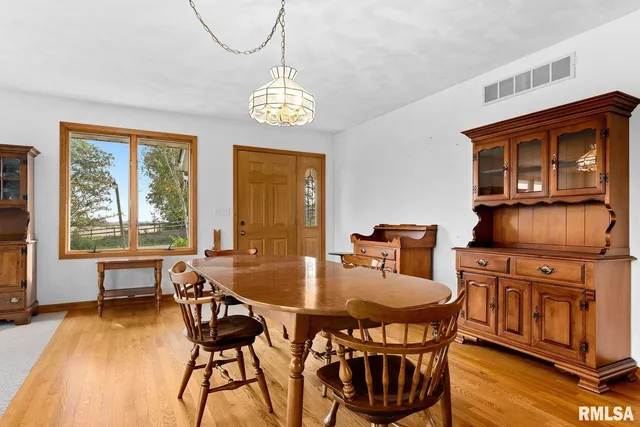 $420,000 | 2807 East Truitt Road, Chillicothe, IL 61523