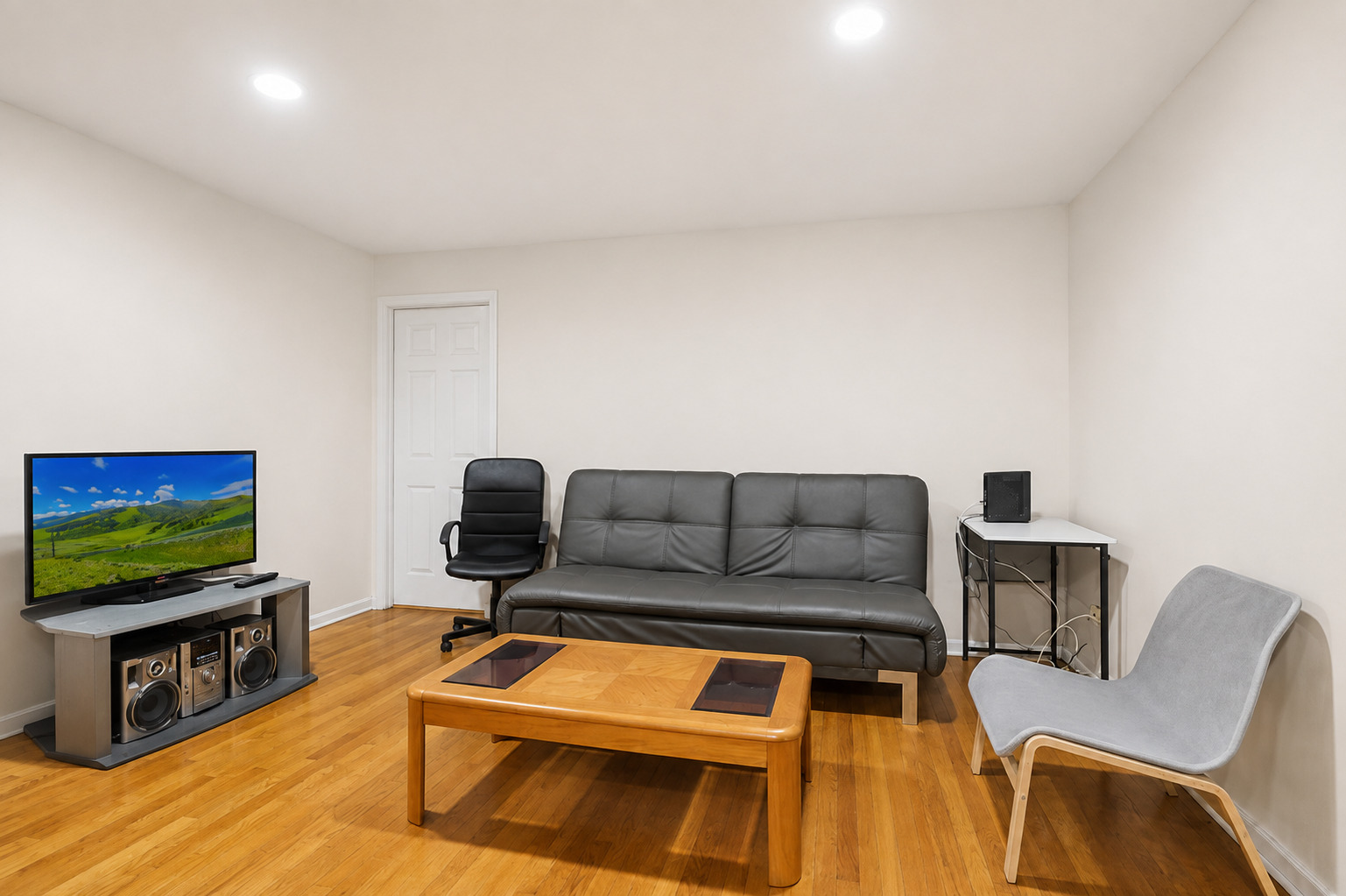 2147 Ridge Avenue, Unit 2D Evanston, IL 60201 - Photo 5 of 22 Gallery Image 5
