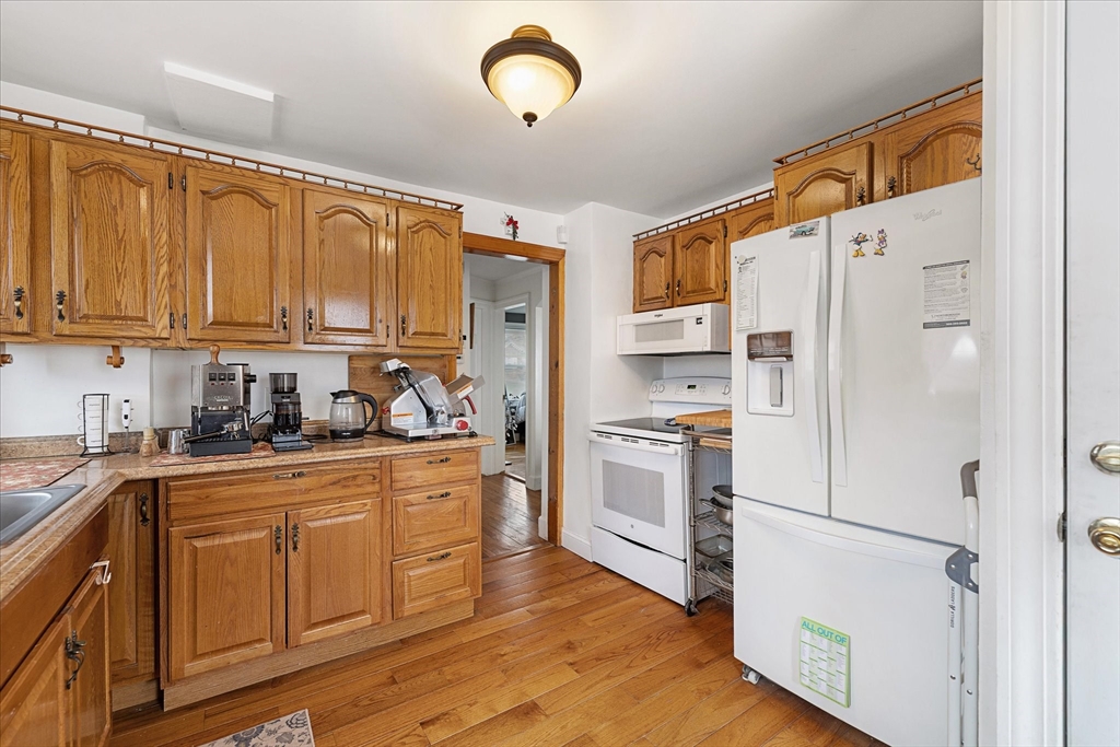 11 Alexander Road Worcester, MA 01606 - Photo 7 of 38