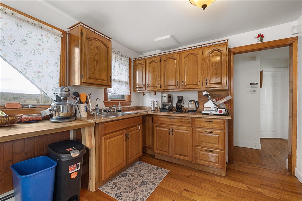 11 Alexander Road Worcester, MA 01606 - Photo 8 of 38